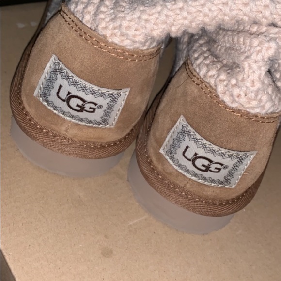 Size 6 UGG boots. - Picture 3 of 4
